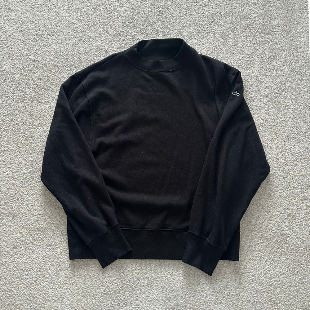 alo Women's high neck pullover size small in black